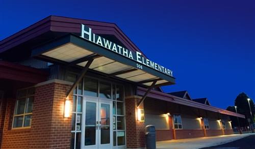 Hiawatha Elementary school front 